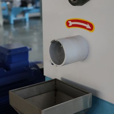 petit granule de la nourriture pour poissons 500kg/H faisant la machine 2.2kw coupant la puissance