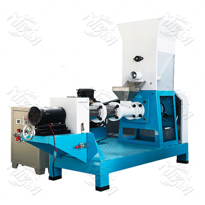 Ligne de production d'aliments pour animaux de compagnie équipée d'un moulin à granulés et d'une extrudeuse pour produire des granulés d'aliments pour animaux flottants et enfoncés