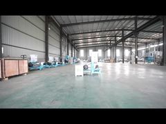 Procédé d'extrusion d'aliments pour poissons avec une extrudeuse